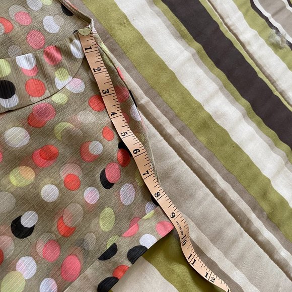 Sheer loose-fitting crop blouse with pearl buttons and waist tie - Picture 12 of 16